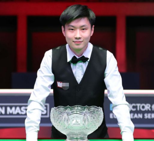 彩和充满悬 彩和充满悬